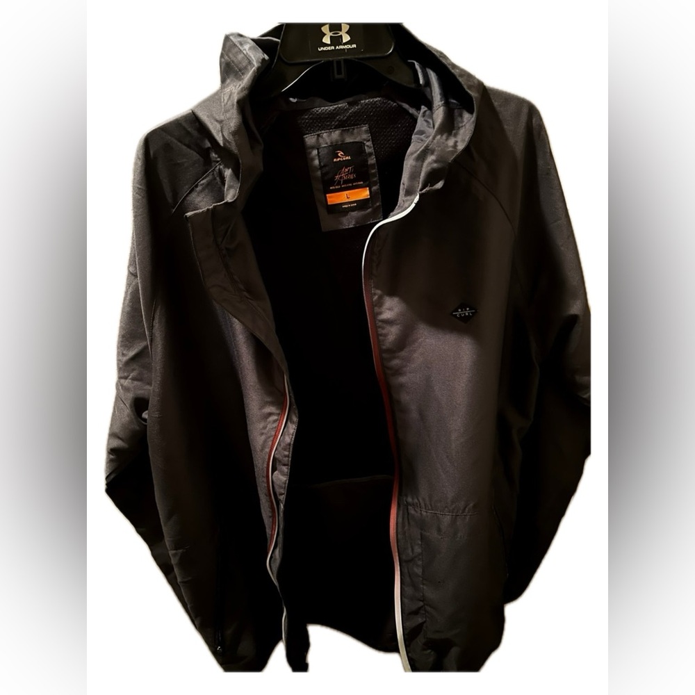 Rip Curl Windbreaker - Picture 2 of 6